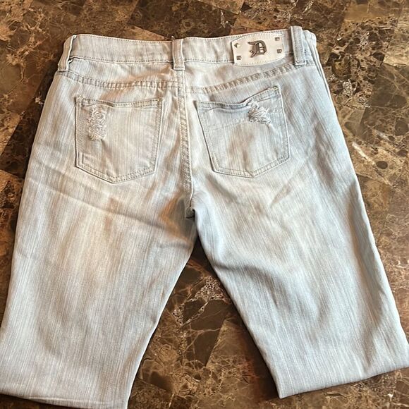 Ripped Jeans  - Picture 2 of 4